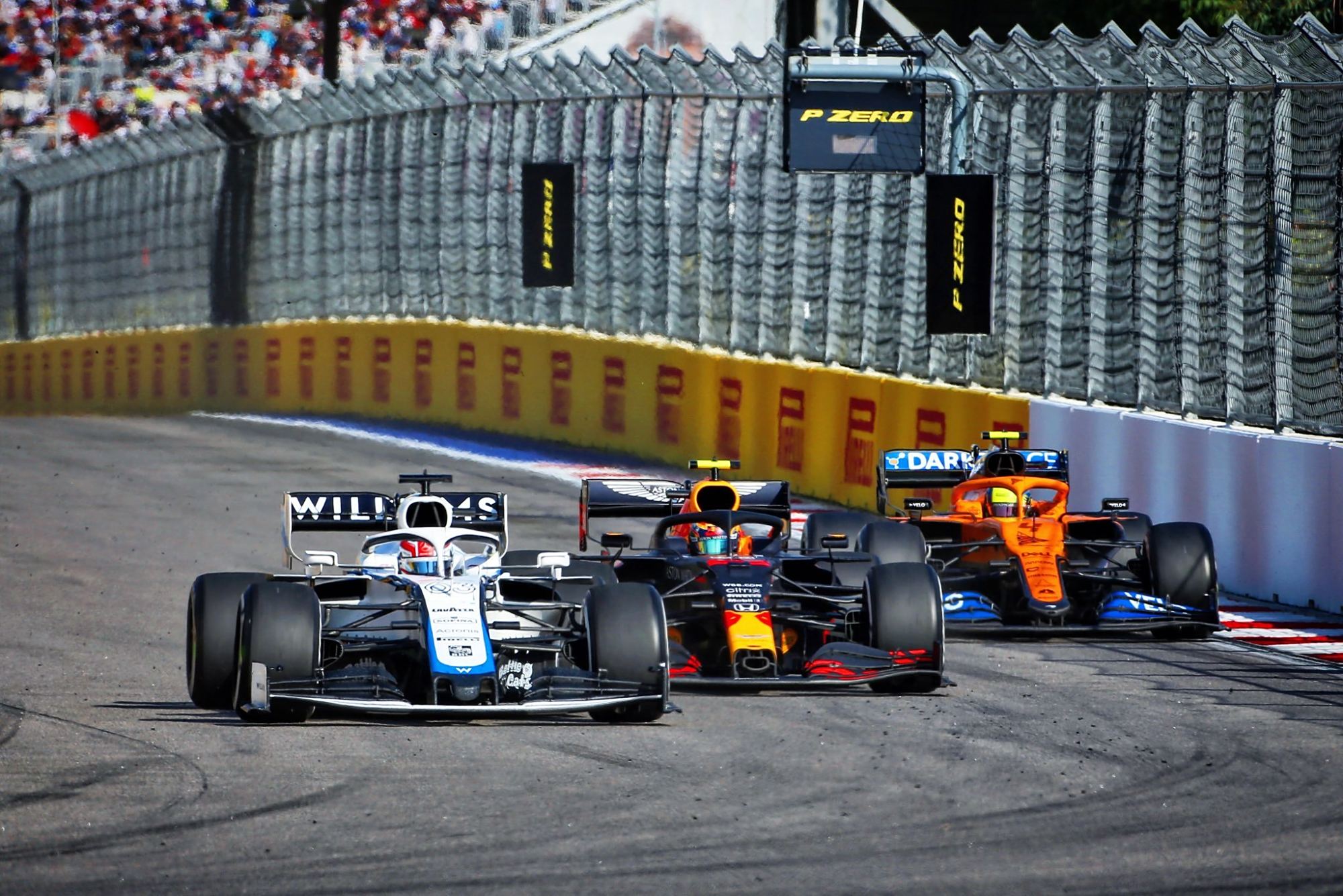 威廉姆斯完胜梅赛德斯，塞恩斯带队取胜